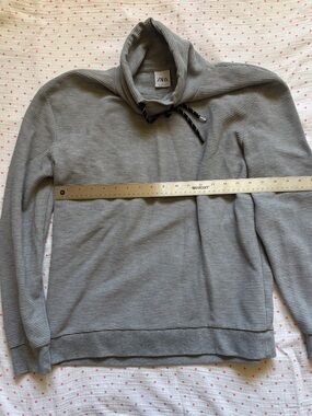 Zara Men’s Light Gray Ribbed Turtleneck Sweater with Drawstring